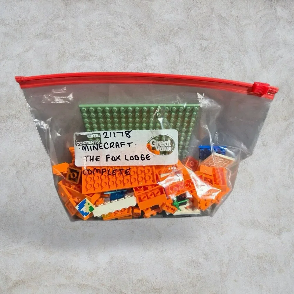 LEGO Minecraft: The Fox Lodge (21178) 100% Complete With Mini-figures No Manual